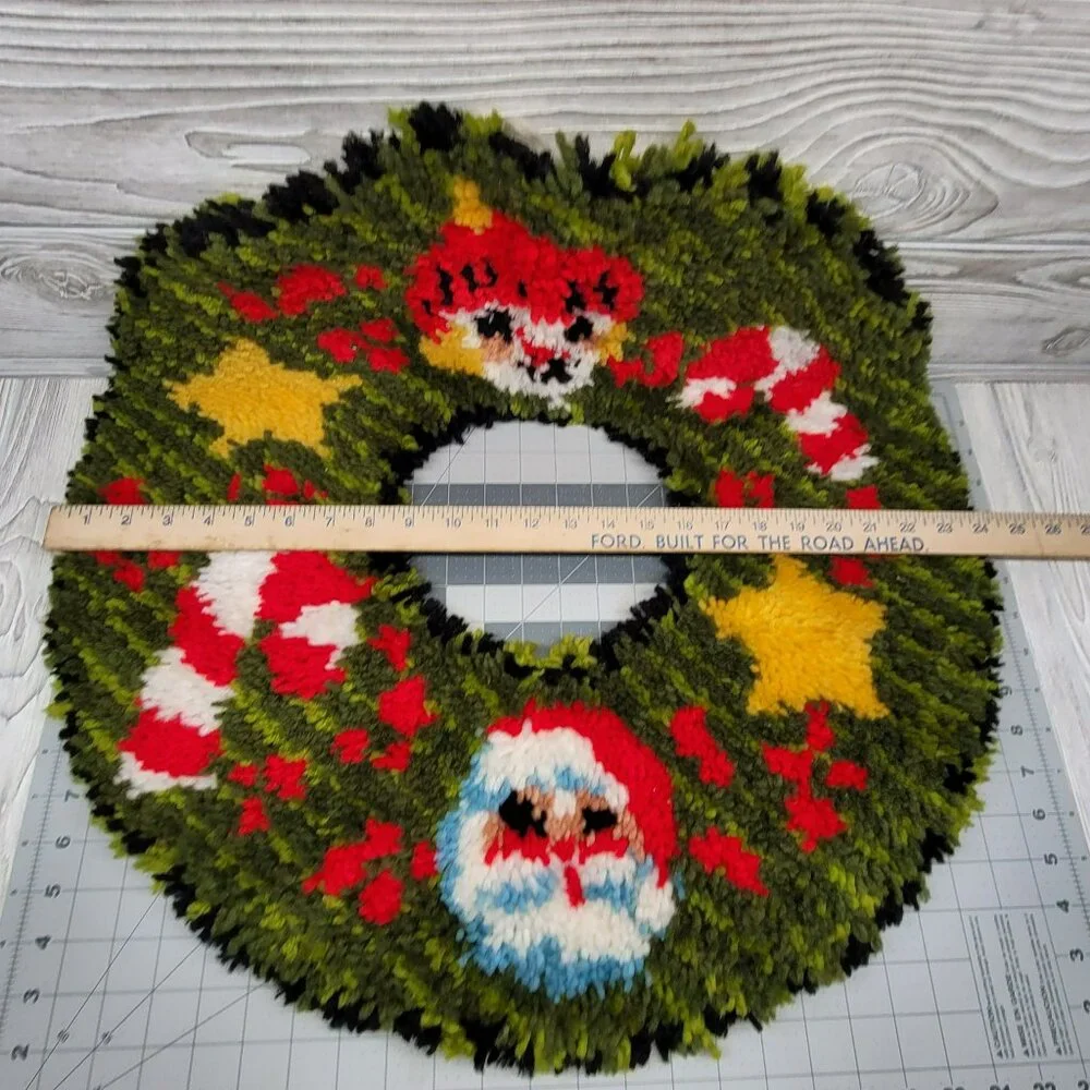 Handmade Christmas Wreath Latch Hook Rug 20 Inch Green Santa Snowman Vintage